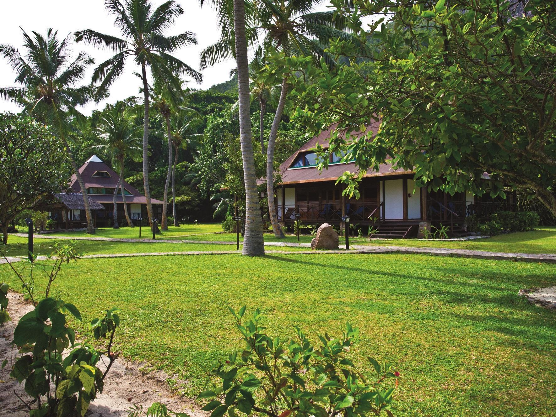 New Emerald Cove Hotel Baie Sainte Anne Exterior foto