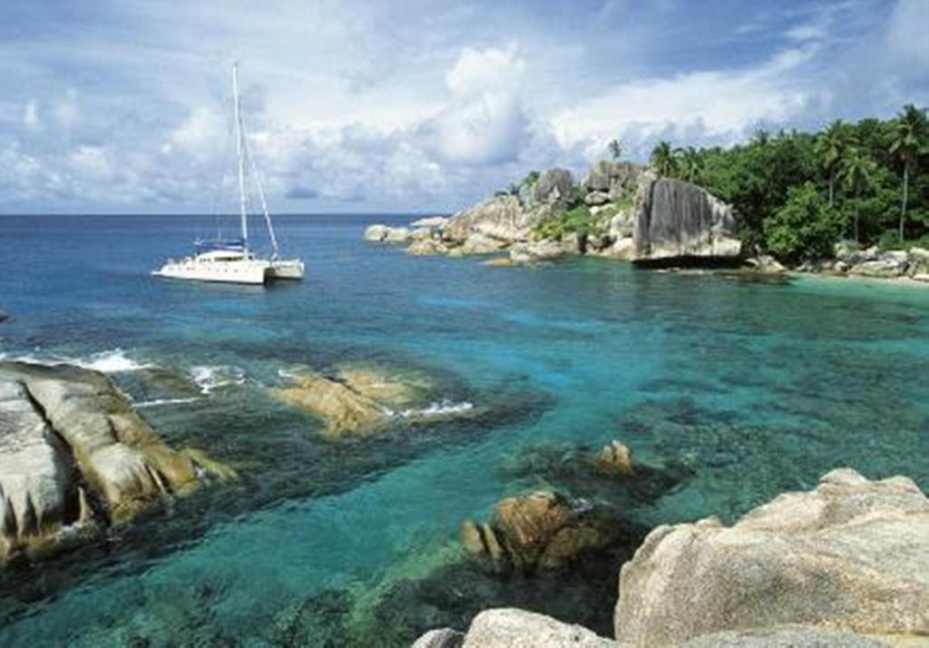 New Emerald Cove Hotel Baie Sainte Anne Exterior foto