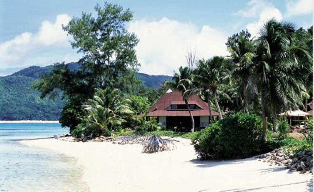 New Emerald Cove Hotel Baie Sainte Anne Exterior foto
