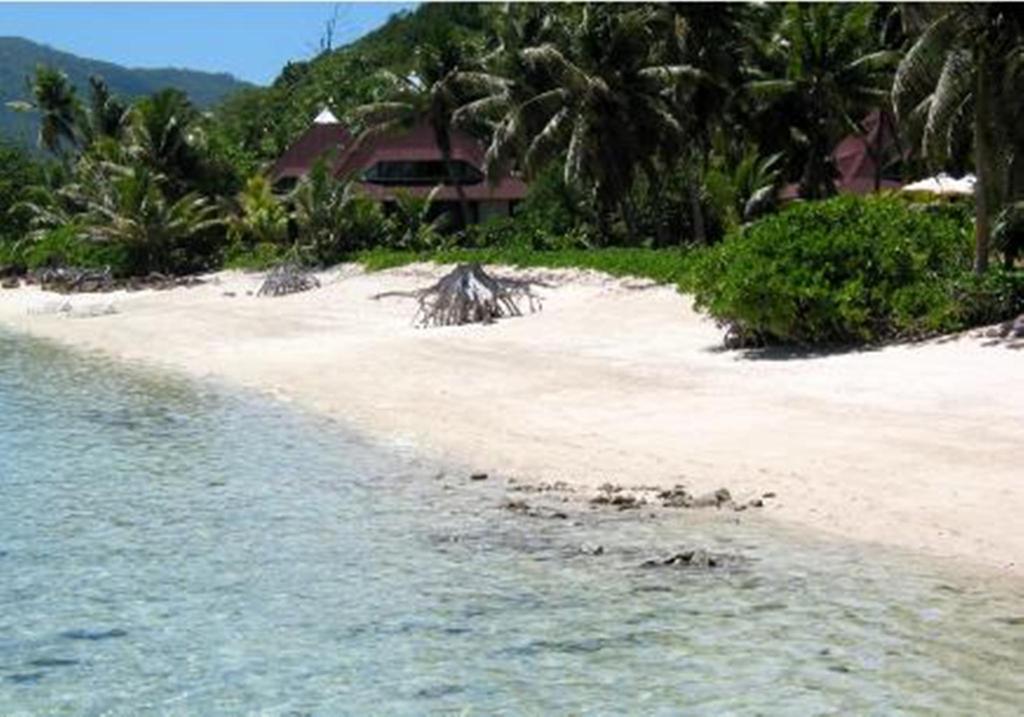 New Emerald Cove Hotel Baie Sainte Anne Exterior foto